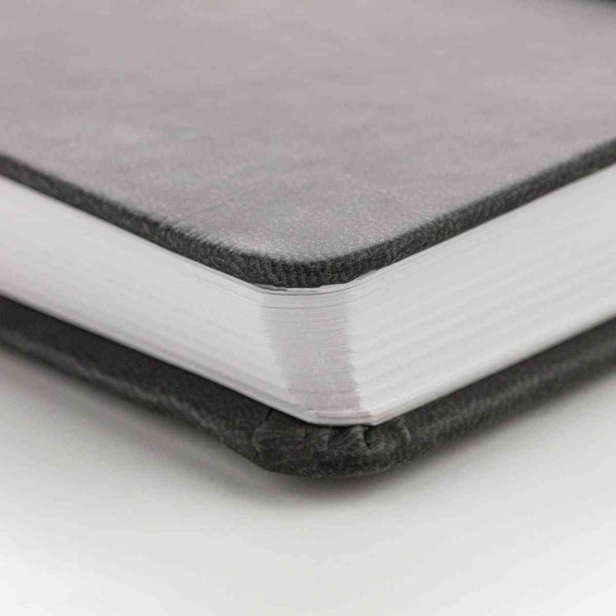 DARWI Skizzenbuch mit Gummizug A6 80 Blatt 140g schwarz