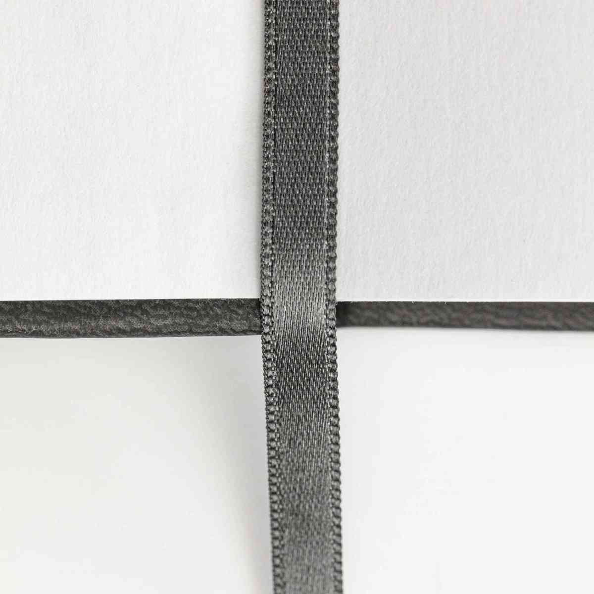 DARWI Skizzenbuch mit Gummizug A6 80 Blatt 140g schwarz