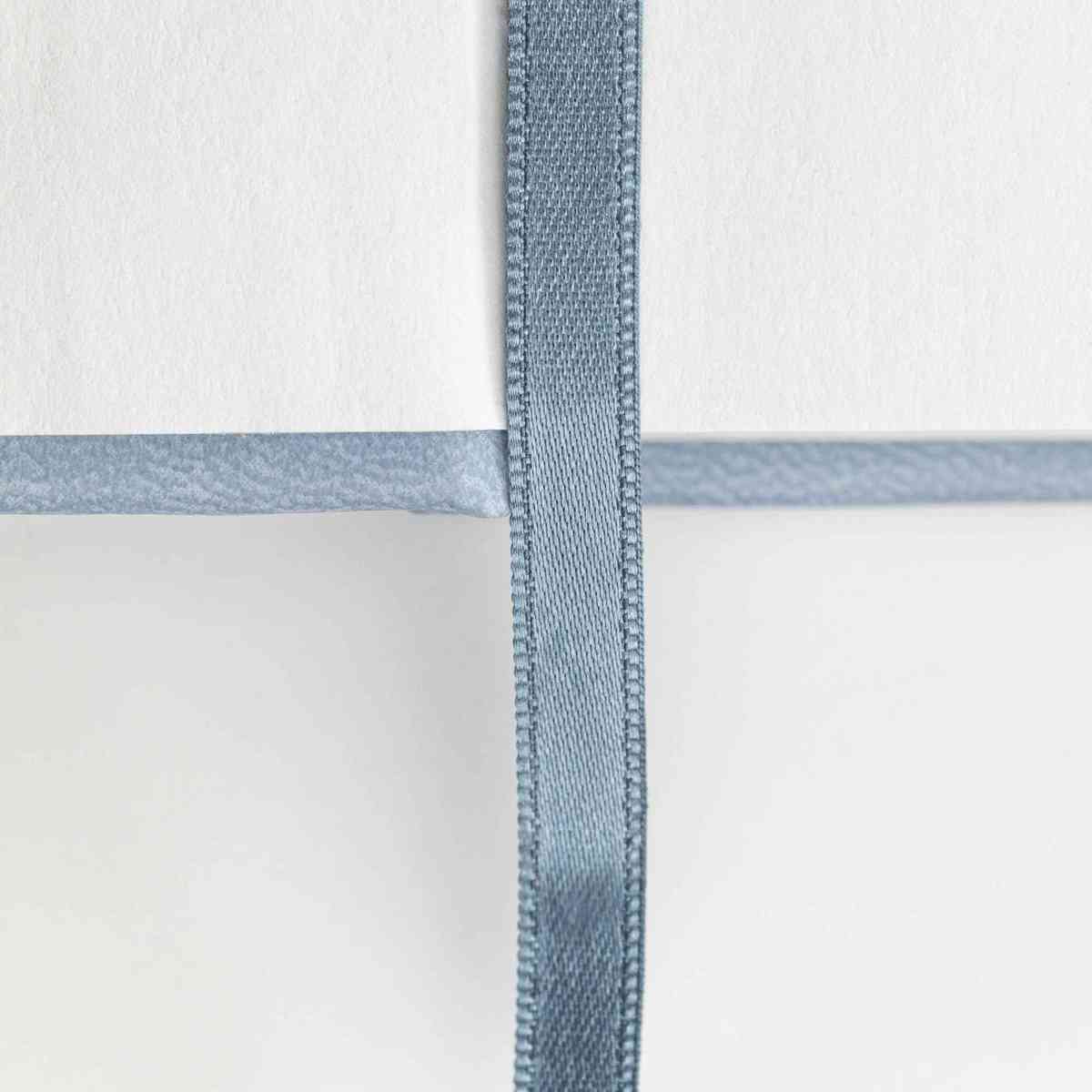 DARWI Skizzenbuch mit Gummizug A6 80 Blatt 140g hellblau