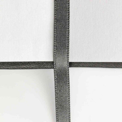 DARWI Skizzenbuch mit Gummizug 14x21cm 80 Blatt 140g schwarz